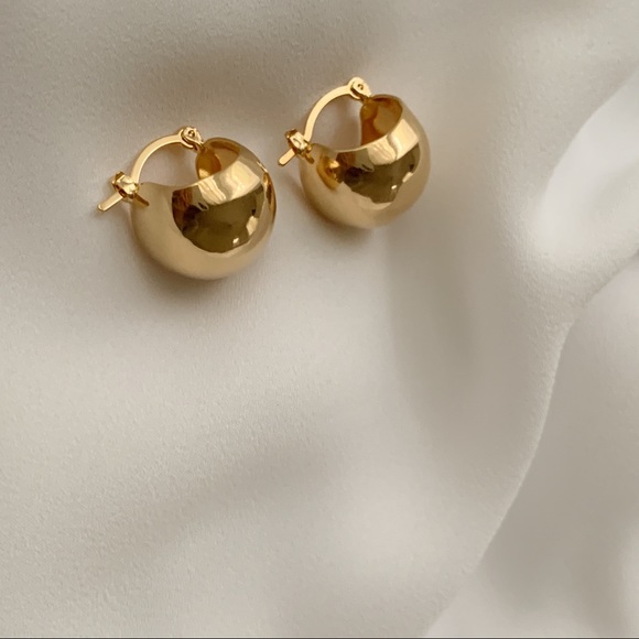 Madison Hoops | 18k Gold Filled - Picture 6 of 10